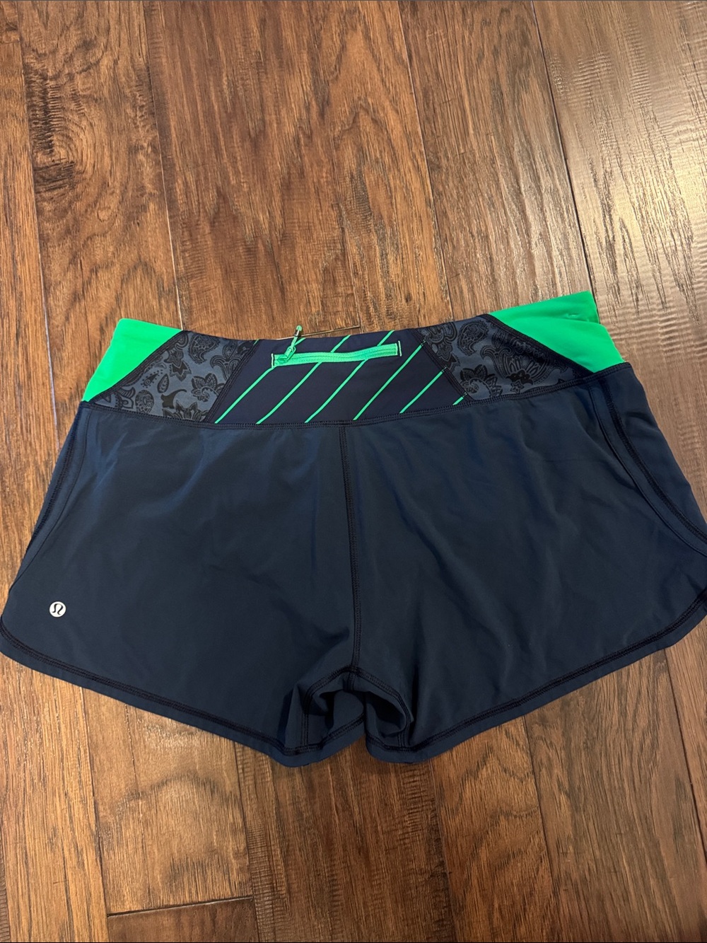 💚Lululemon Cute Shorts💚 - Picture 4 of 8